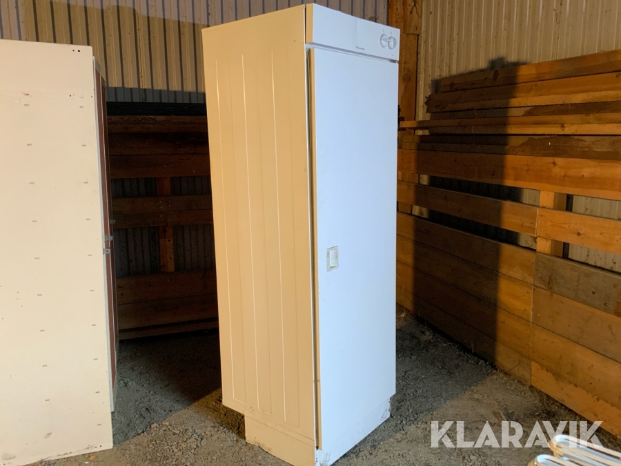 Torkskåp, varmvattenberedare och kylskåp