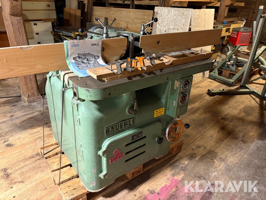 Bordsfräs Bäuerle med matarverk och verktyg