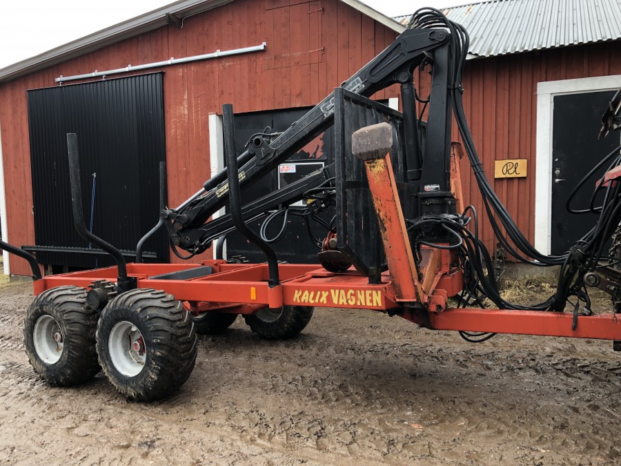 Skogsvagn med kran & ramstyrning
