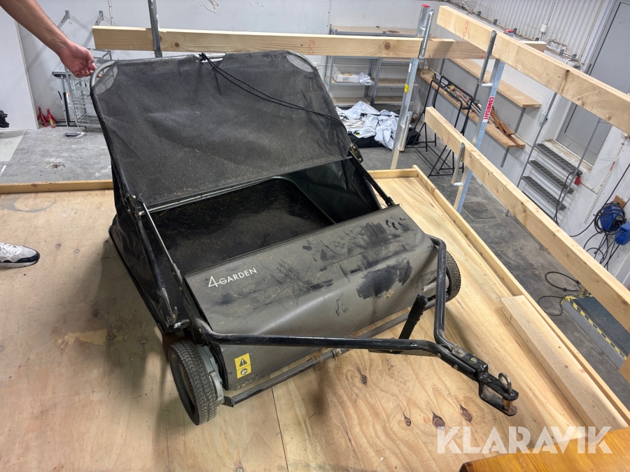 Bogserad uppsamlare Agri-Fab 4Garden