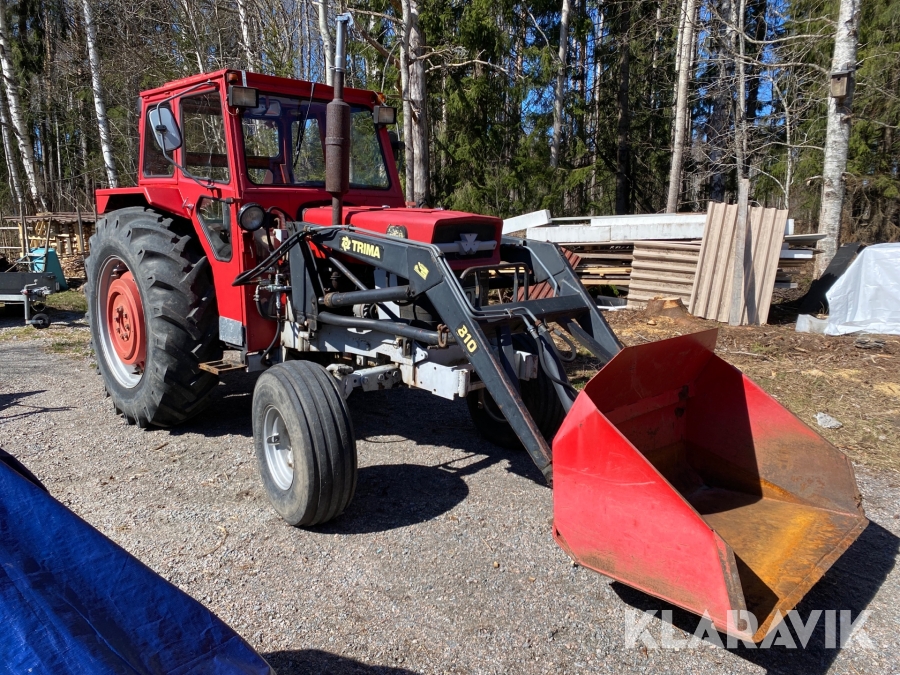 Traktor Massey Ferguson 185 Med lastare och tillbehör
