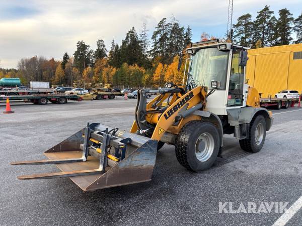 Hjullastare Liebherr L509 med skopa & gafflar