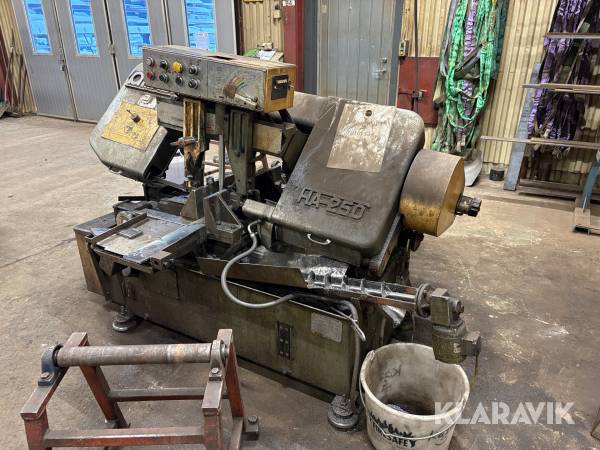 Automatsåg Amada HA-250 med matning