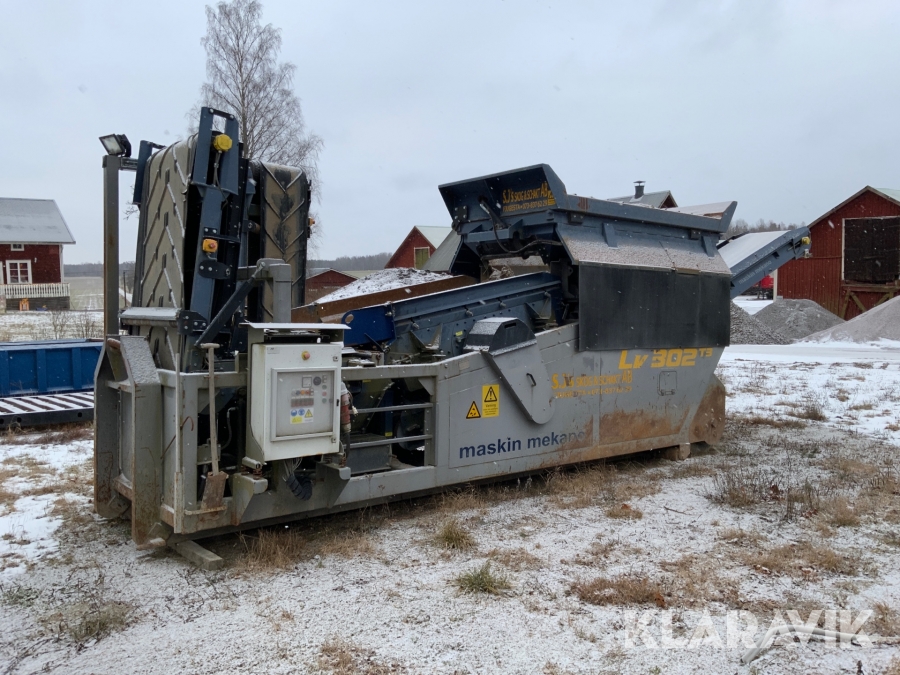 Mobilt sorteringsverk Maskin Mekano LV 302 T3 på lastväxlarram