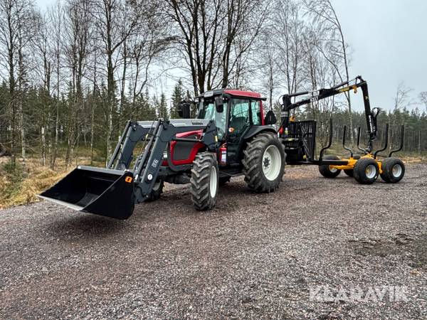 Traktor Valtra A93 Unlimited med skogsvagn FTG Moheda M91