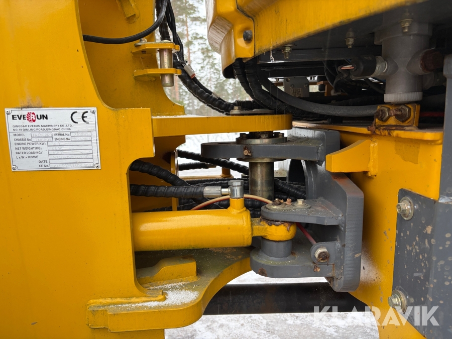 Hjullastare Everun ER416 PRO med redskap