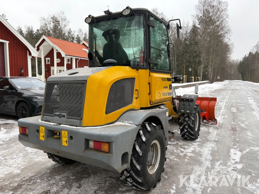 Hjullastare Everun ER416 PRO med redskap