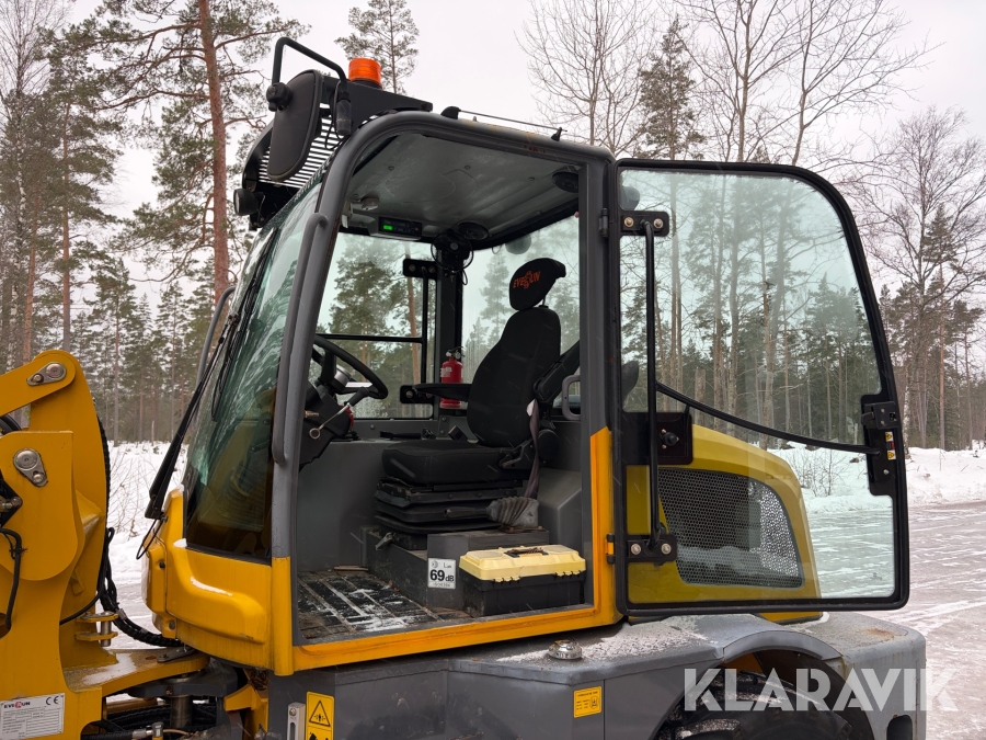 Hjullastare Everun ER416 PRO med redskap