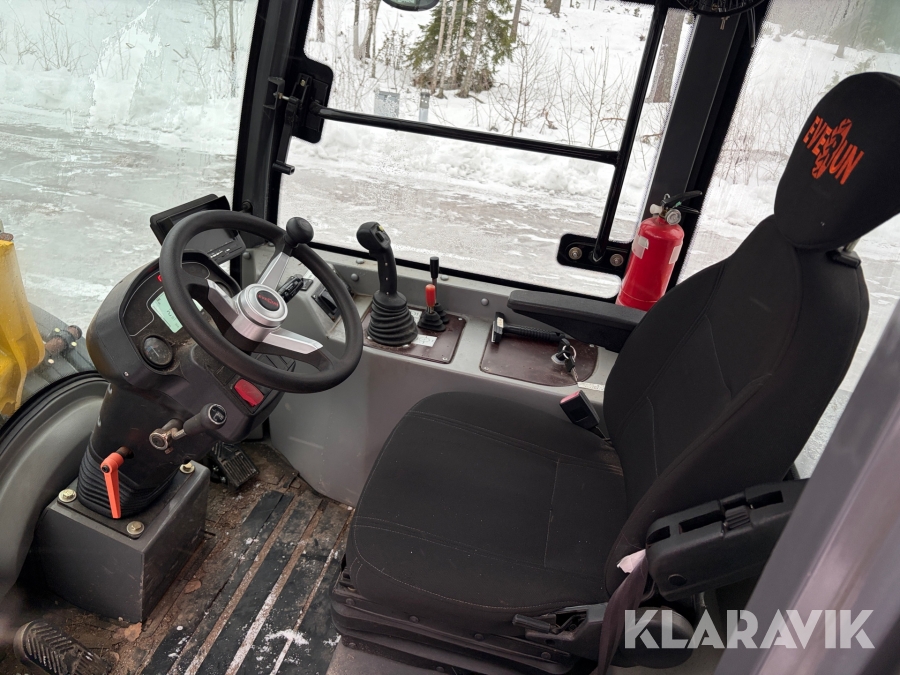 Hjullastare Everun ER416 PRO med redskap