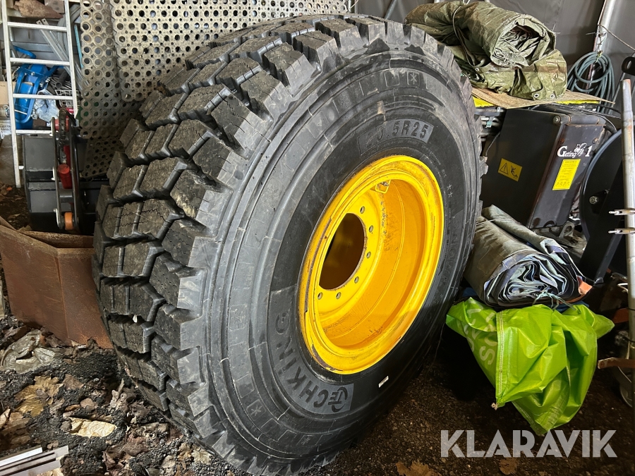 Däck till hjullastare Techking 20.5R25 på fälg snowking