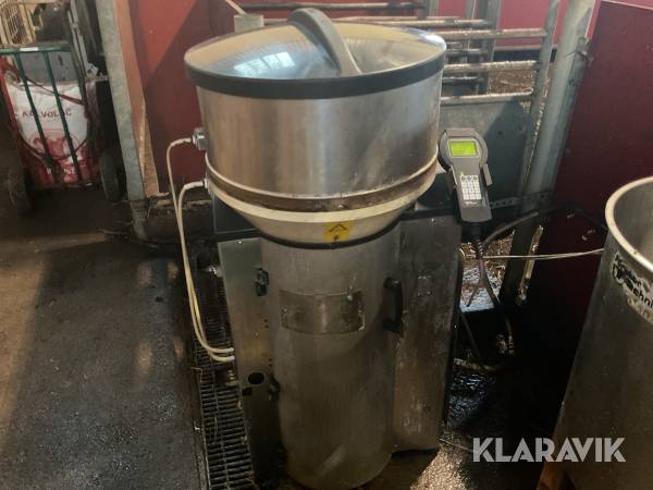 Kalvamma med kraftfoderautomat Förster Technik TAP5 pulver