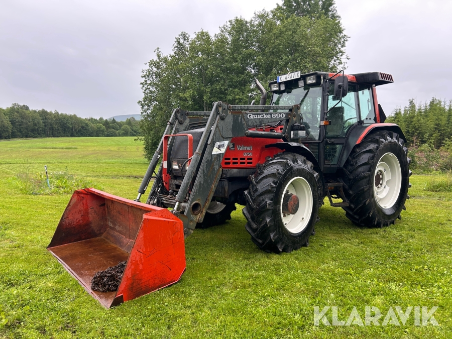 Traktor Valmet 8750 med lastare
