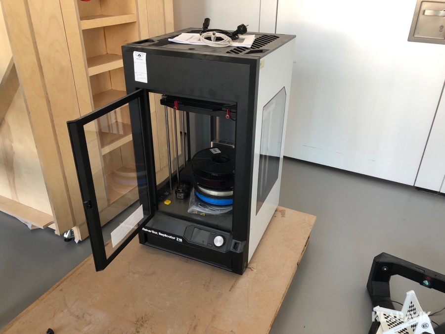 3D printer Makerbot Replicator Z18