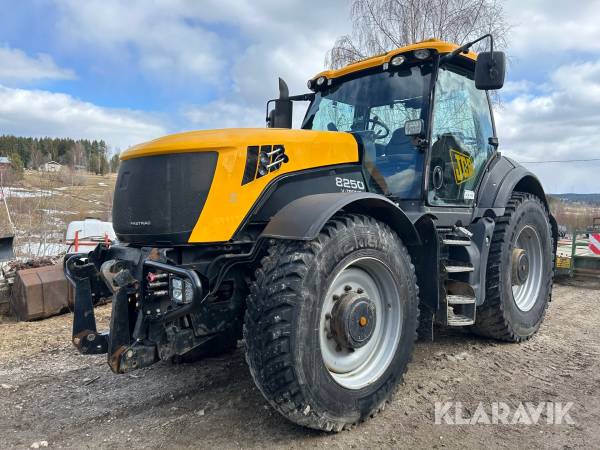 Traktor JCB 8250 V-Tronic