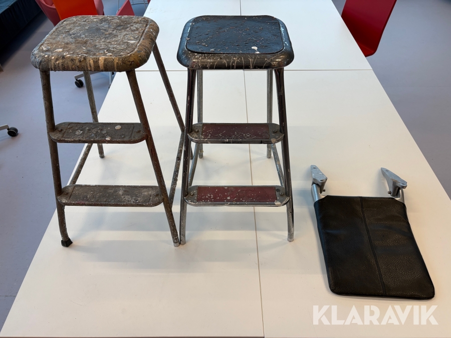 2 st pallar & 1 väggsits Awab & Fafner