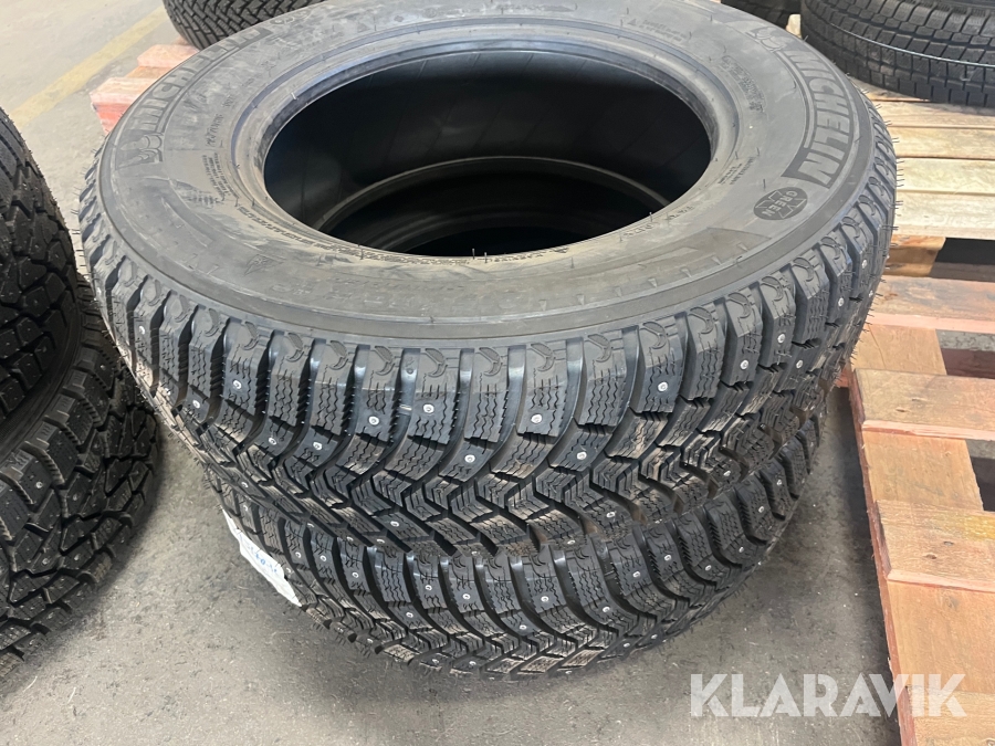 Dubbdäck Michelin 215/70-16 2 st