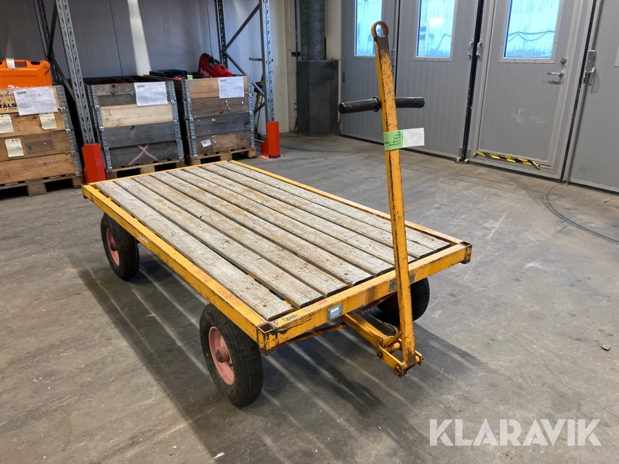 Transportvagn Hörby Bruk Två hjulsstyrd. 1500 kg