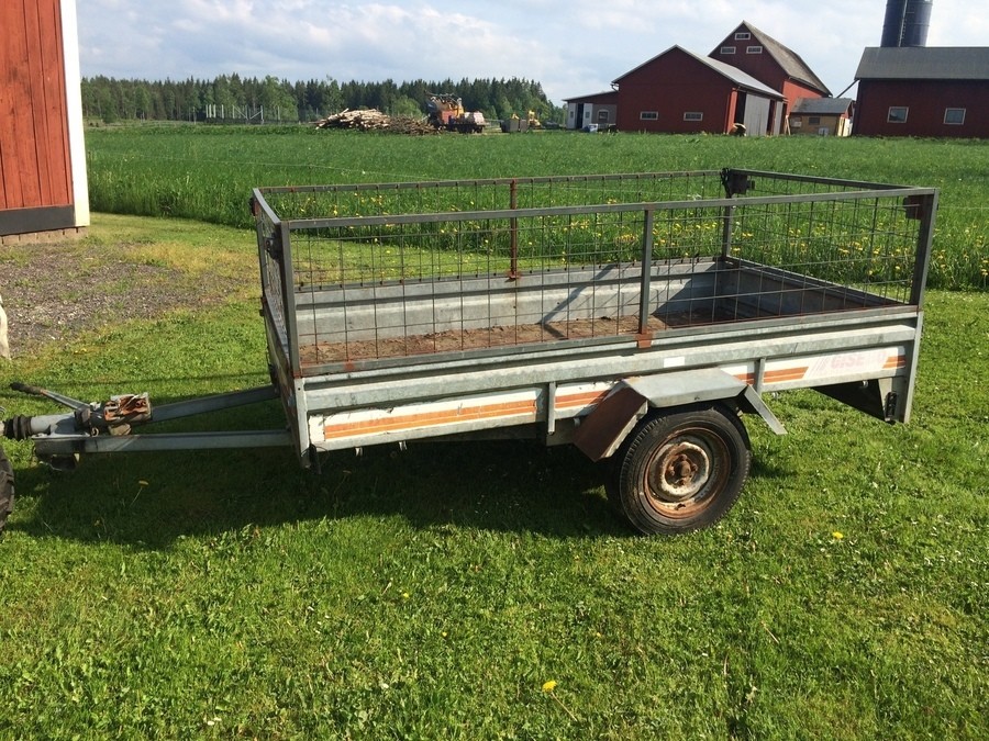 Släpkärra med grindar