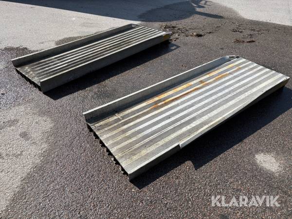 Ramper till maskintrailer