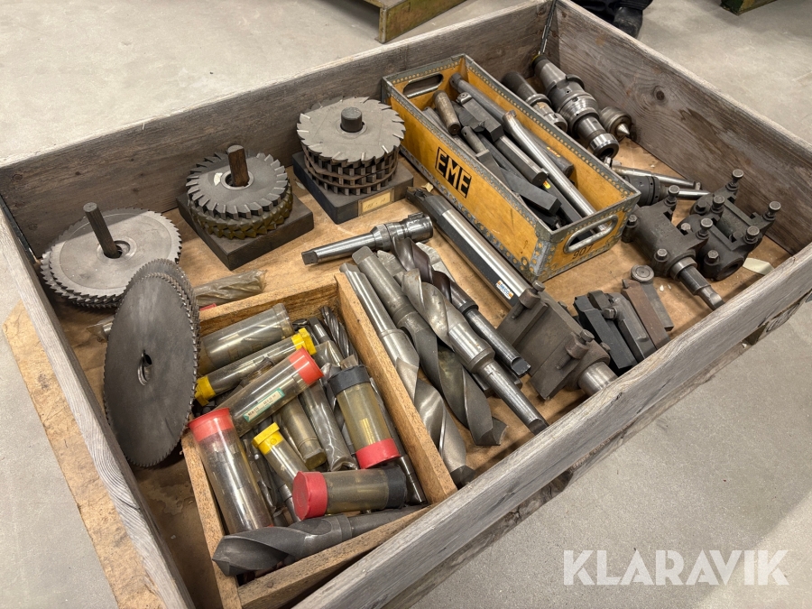 Pall med blandade tillbehör