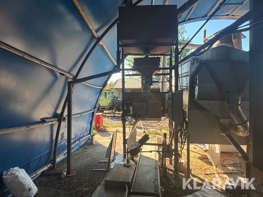 Säckpåfyllare - Med matarrör / skopelevator, säckpåfyllare och transportband