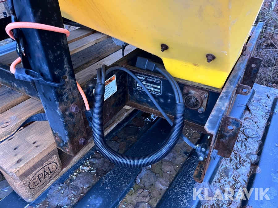 Sandspridare Snowex SP3000, UpplandsBro, Klaravik auktione
