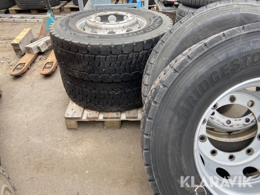 Däck till lastbil Bridgestone Duravis R-Drive 002 4 st på plåtfälgar