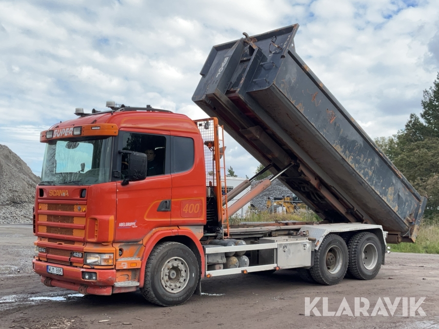 Lastväxlare Scania 124G R420 6x2 med flak