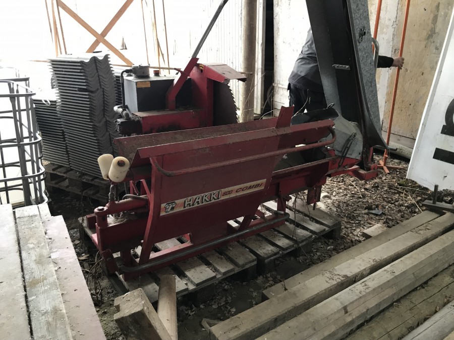 Vedmaskin med transportör Hakki 600 Combi
