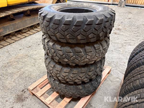 Däck på fälg Volvo Valp 202 4 styck