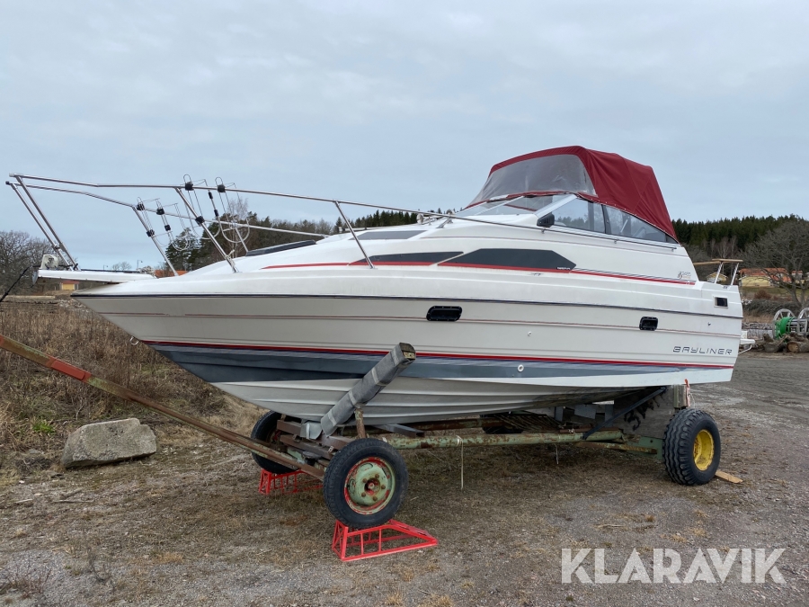 Motorbåt Bayliner 2455 Sierra Sunbridge