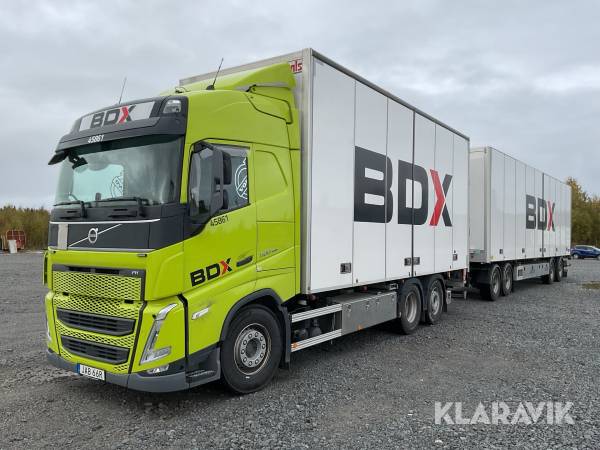 Skåpbilsekipage dubbelplansförberedd med öppningsbar sida. Volvo FH 500 I-SAVE