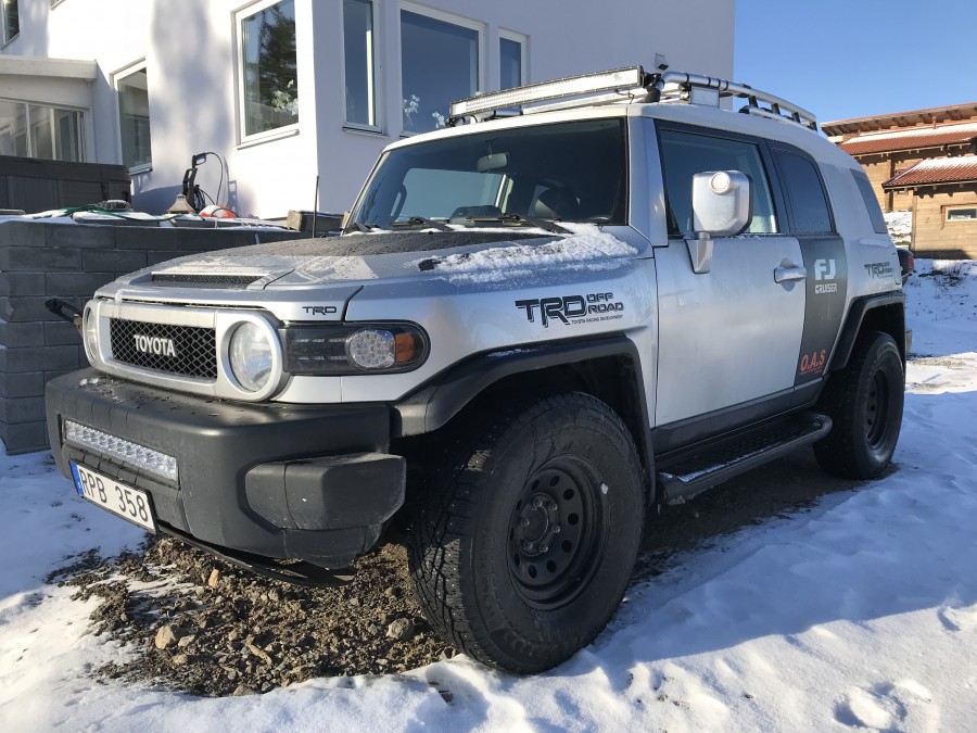 TOYOTA FJ CRUISER