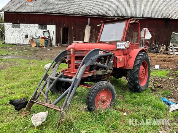 Veterantraktor Volvo T 230 med skopa