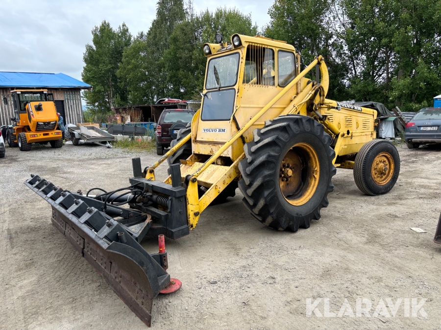 Baklastare Volvo BM LM 218 TD med skopor och gafflar