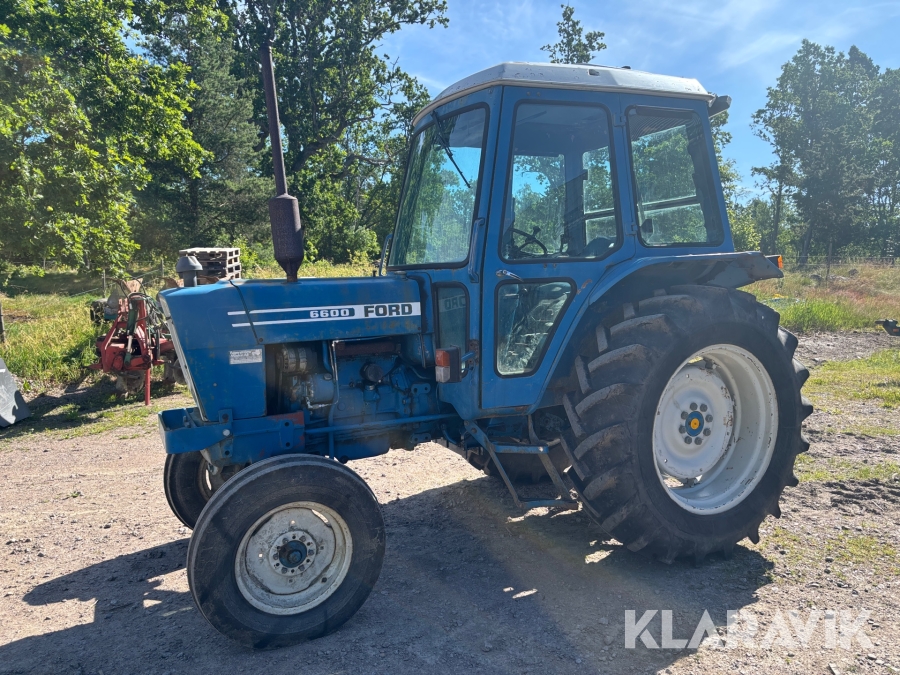 Traktor Ford 6600