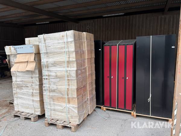 Klädskåp med sockel 39 sektioner