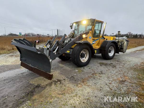 Redskapsbärare Wille 655C med plog & sandspridare