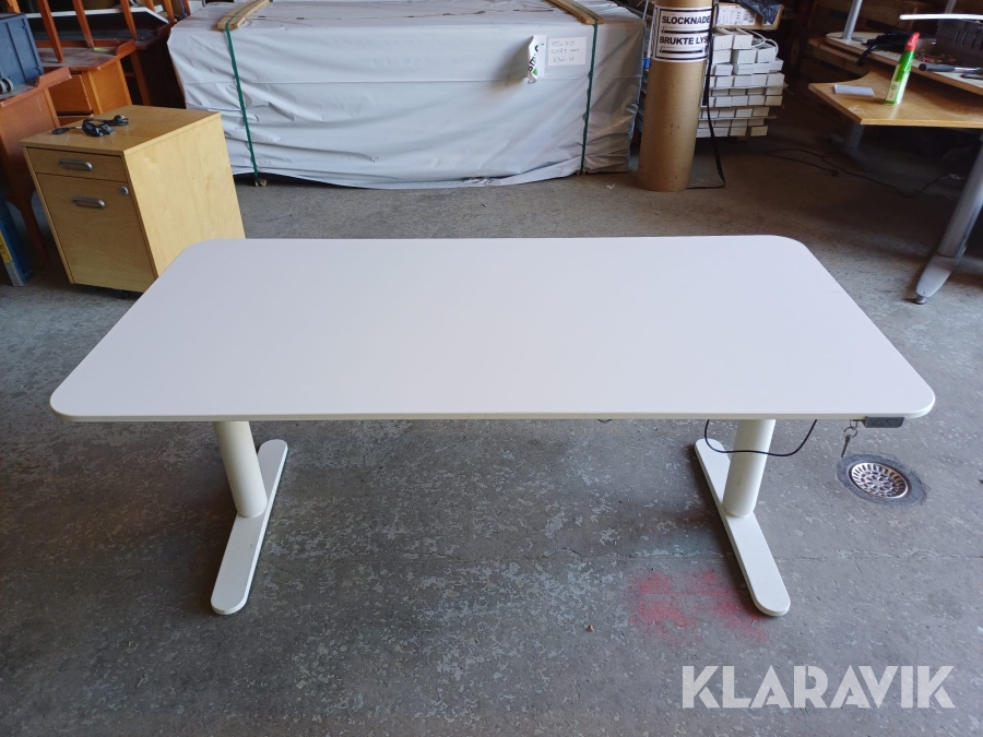 Höj- och sänkbart skrivbord