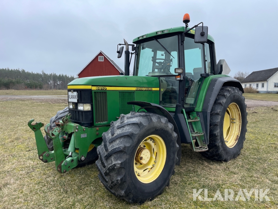 Traktor John Deere 6810