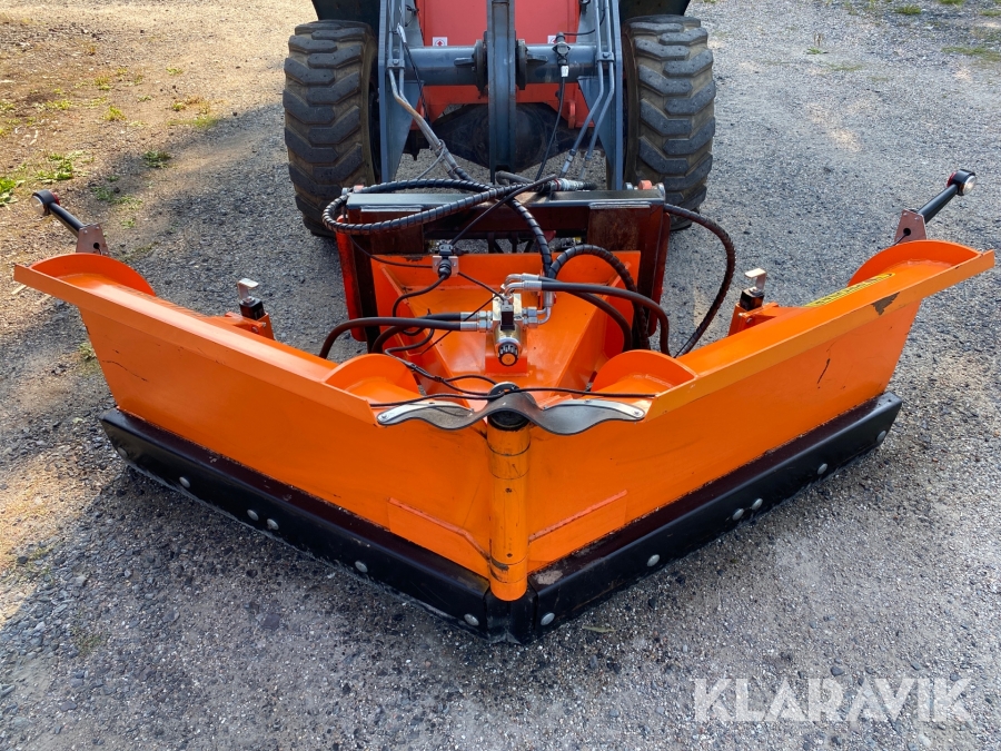 Vikplog Pronar Puv-260 trimafäste medföljer