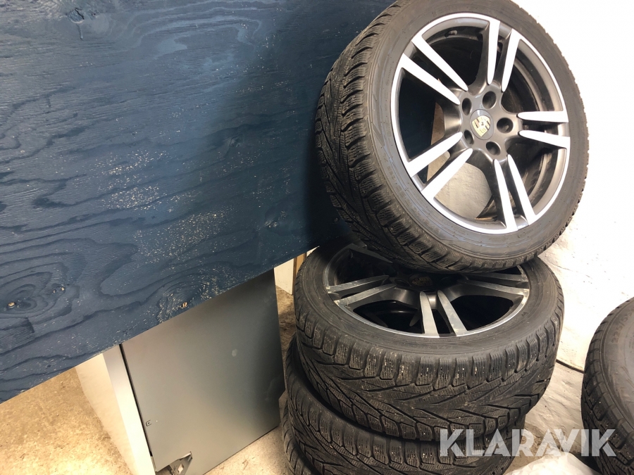 Vinterdäck på fälg Porsche Cayenne 275/40R20 4 st