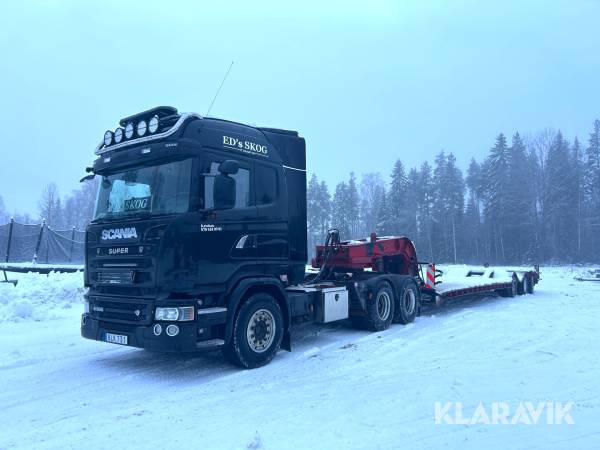 Dragbil med maskintrailer Scania R580 6x4 VM Trailer
