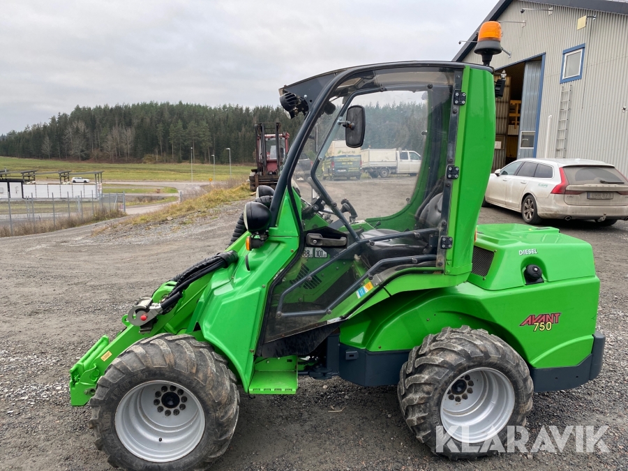Kompaktlastare Avant 750 med tillbehör
