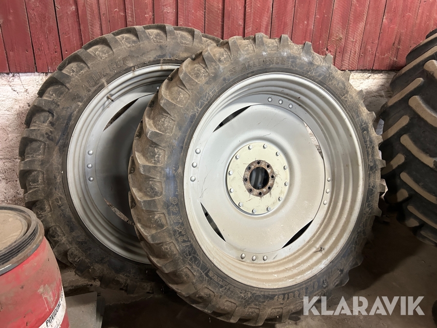 Radodlingshjul radial 12,4 R46.  8,3/8 R36
