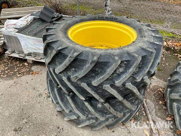 Framdäck och fälg John Deere Pirelli TM800 480/65R28