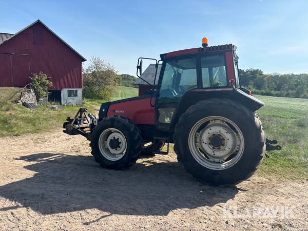Traktor Valmet 6400 med frontlyft