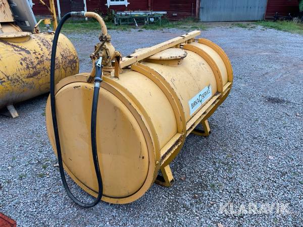 Dieseltank med handpump