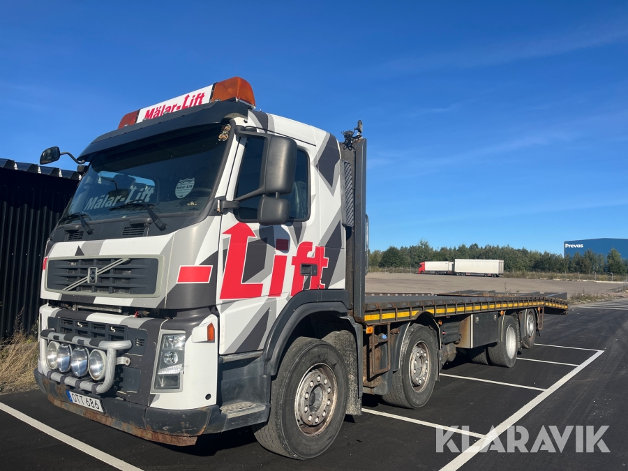 Lastbil Volvo FM-400 8*2 med hydraulisk lastramp