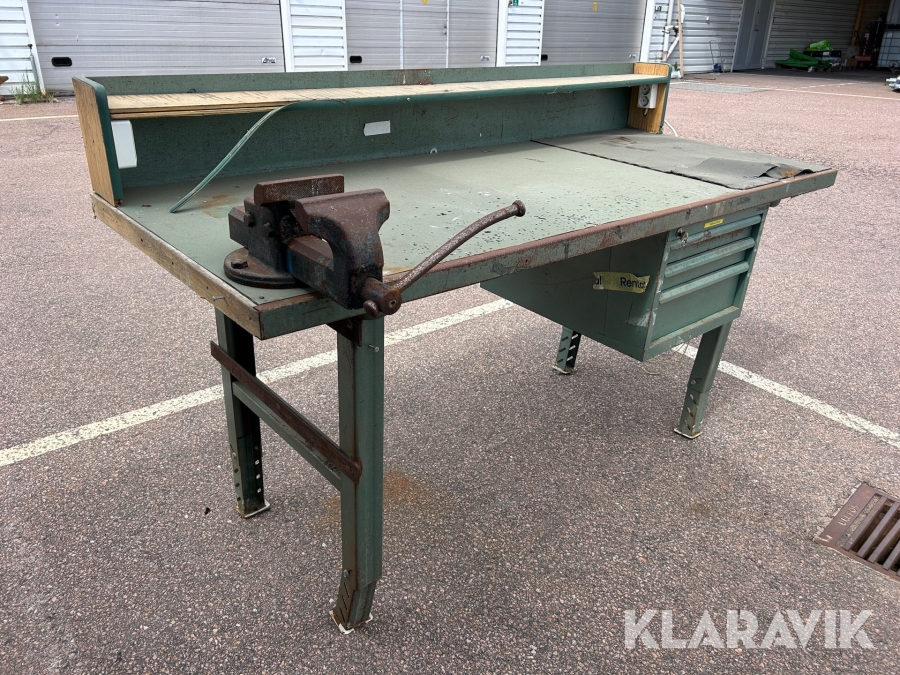 Arbetsbänk AB Werba med skruvstäd